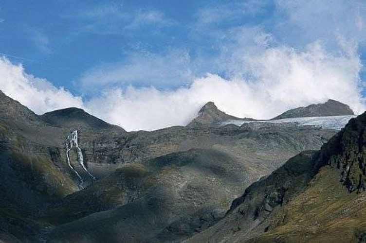 Le fond du vallon de Prariond (Val d'Isère, ZC), marquant la frontière avec l’Italie et le Parc national du Grand Paradis.