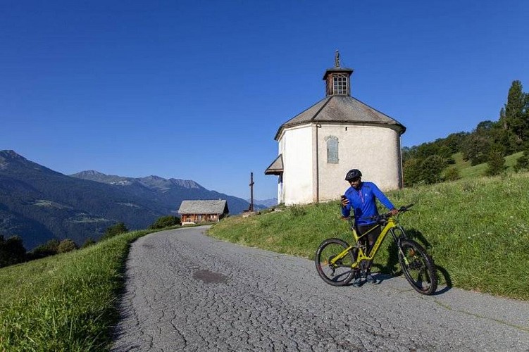 VAE dans le village Les Chapelles