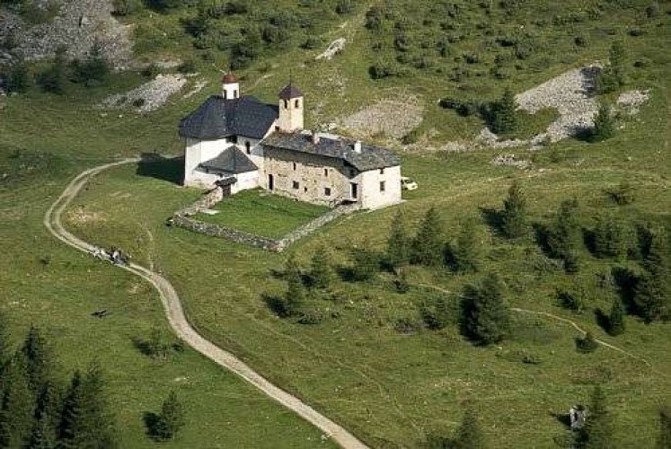 Chapelle de Notre-Dame des Vernettes. Vue vers nord-ouest