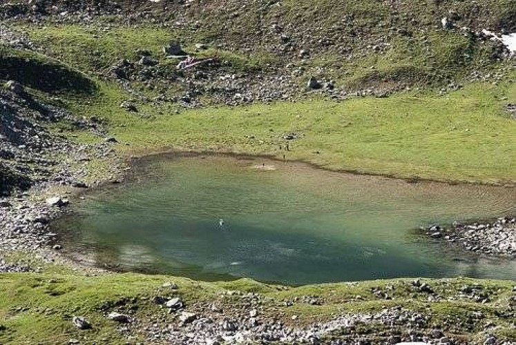 Alevinage du Lac du Pêtre en truites arc-en-ciel à l'aide d'un hélicoptère : départ de l'hélicoptère. Saint Bon Tarentaise.