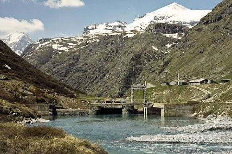 Prise d'eau (à vocation hydro-électrique) sur le Doron de Termignon.