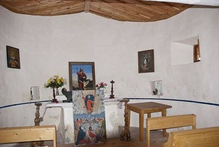 Intérieur de la Chapelle Saint Jacques. Commune de Termignon.