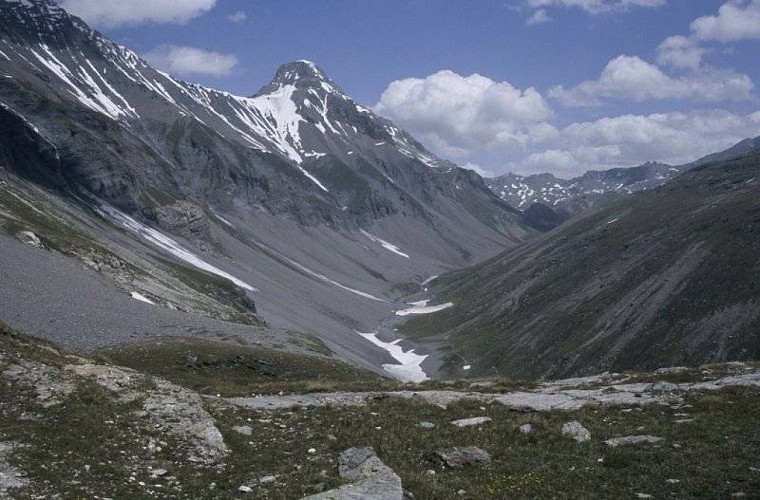 Vue sur le vallon de la Leisse (2007)