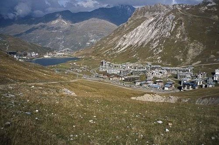 Tignes le Lac (à g.) et le Val Claret (à dr.).