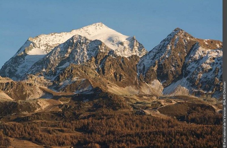 Aiguille du Saint Esprit et mont Pourri surplombant les Arcs 1800
