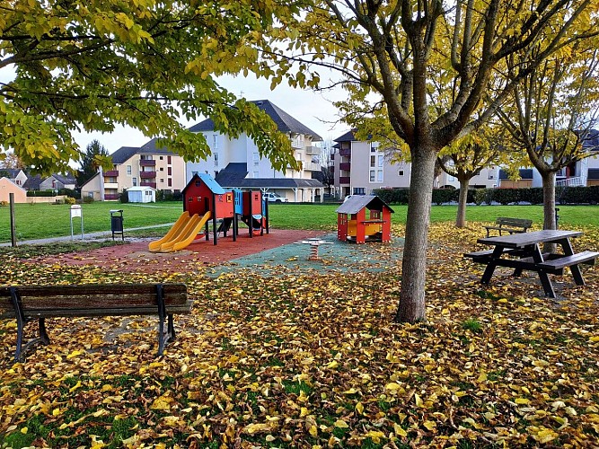 Morlaàs table de pique nique quartier des Fors
