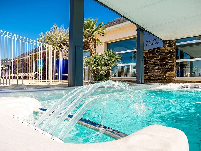 M&amp;V Resort-Spa de nage