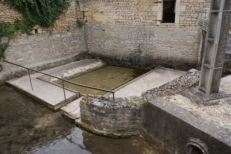 Lavoir et ancien moulin des Rochereau
