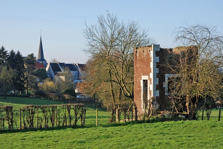 Tourelle ruine + village