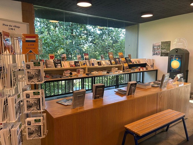 Centre de la mémoire, librairie provisoire