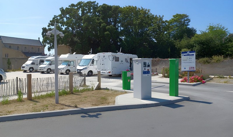 14-calvados-lion-sur-mer-aire-campingcarpark-aire2