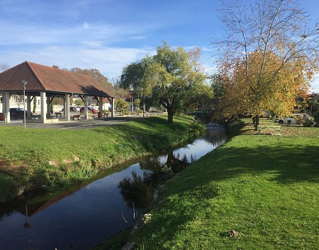 Aire pique-nique - Poey - le ruisseau