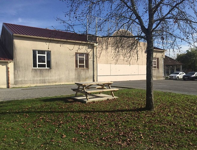 Aire pique-nique - Poey - maison pour tous