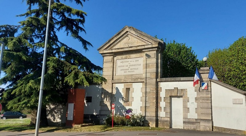 Le centre pénitentiaire.