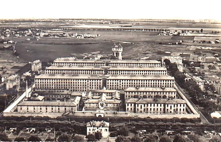 Le centre pénitentiaire.