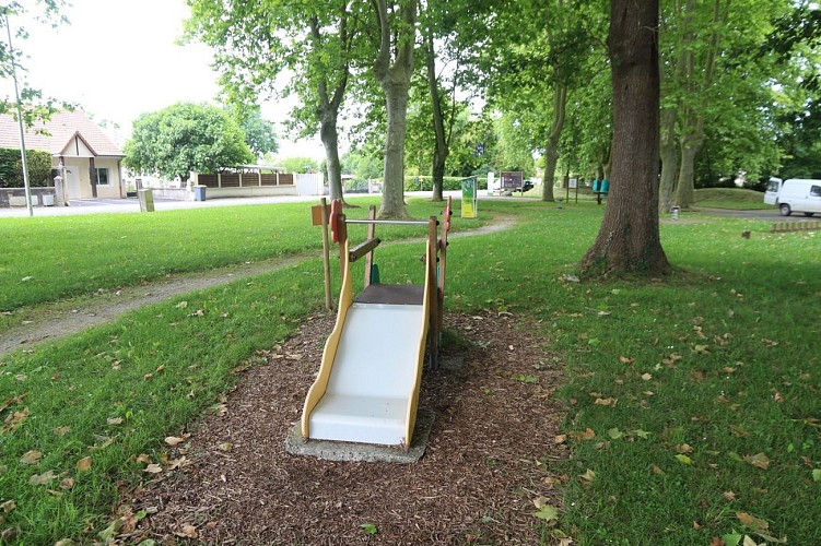 Aire de Jeux - Uzein 