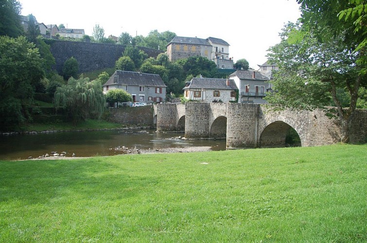 Vieux pont sur la Vézère (Vigeois)