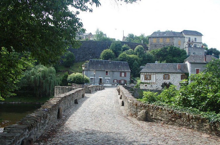 Vieux pont sur la Vézère (Vigeois)