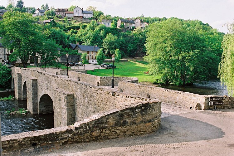 Vieux pont sur la Vézère