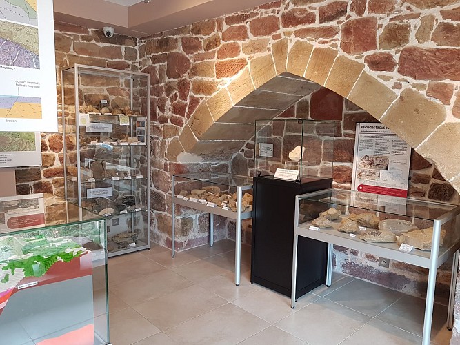 The Meyssac fault and stone discovery centre