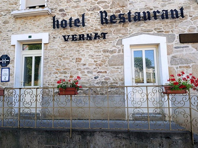 hotel-restaurant-vernat-facade-favars-053101