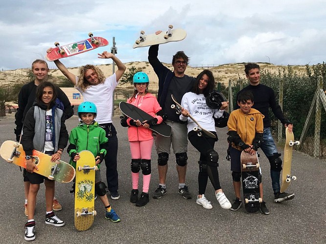 Cours de Skate en famille avec Skate School Seignosse