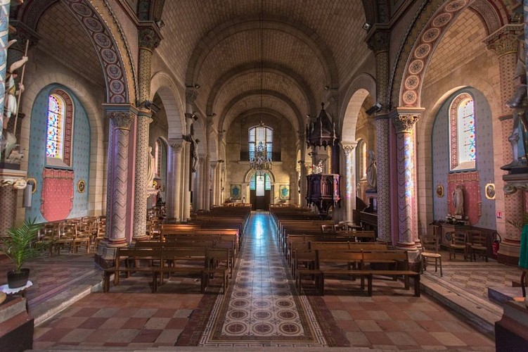 Boucle_des_Moulilns_église_Civrac_Itinéraires_800x600
