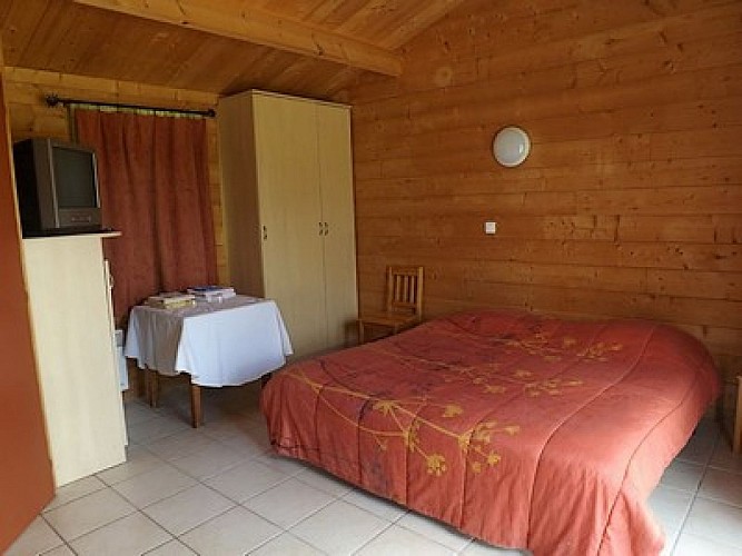 regueil-chalet double-chambre2-sit.jpg_2