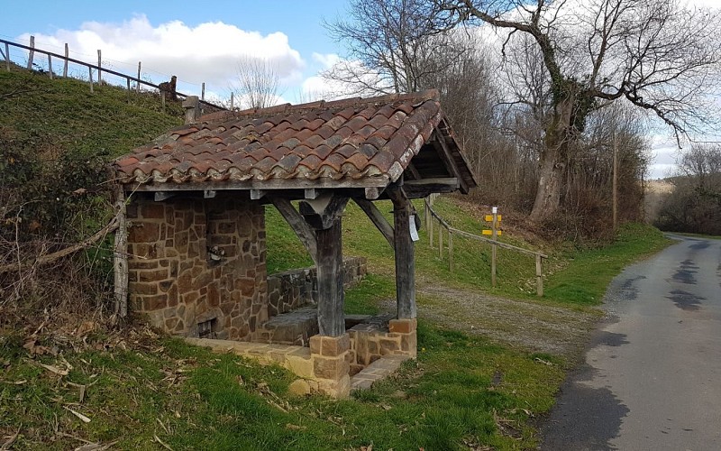 Jatxou_Fontaine_à_dévotion 1440x900