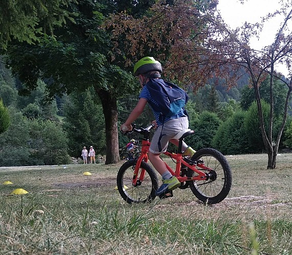 Mountain biking 5-7 y/o: Biclou course green level