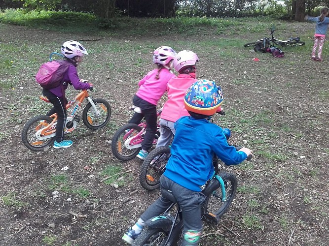 Mountain biking 5-7 y/o: Biclou course green level