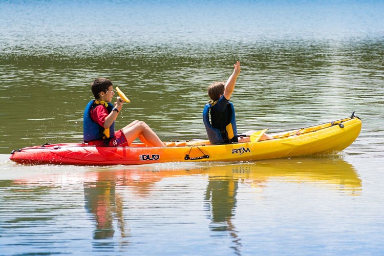 Tour en Canoës à la Base-loisirs de Brûlon