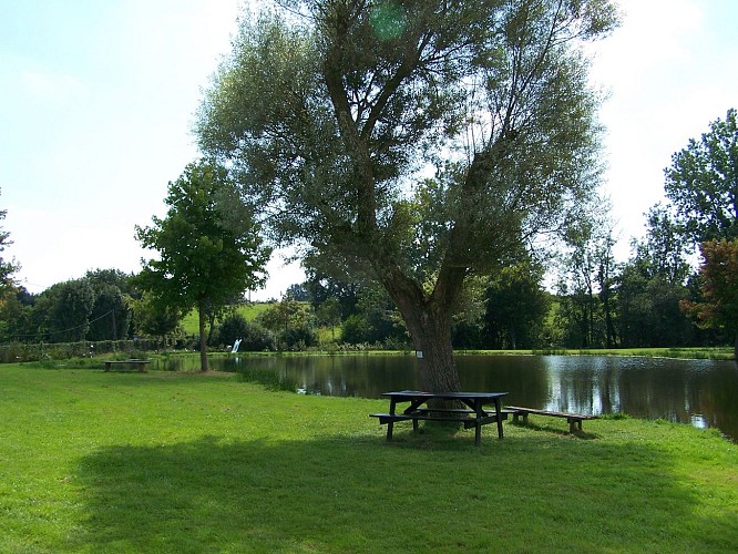 Étang de pêche de Saint-Paul-le-Gaultier