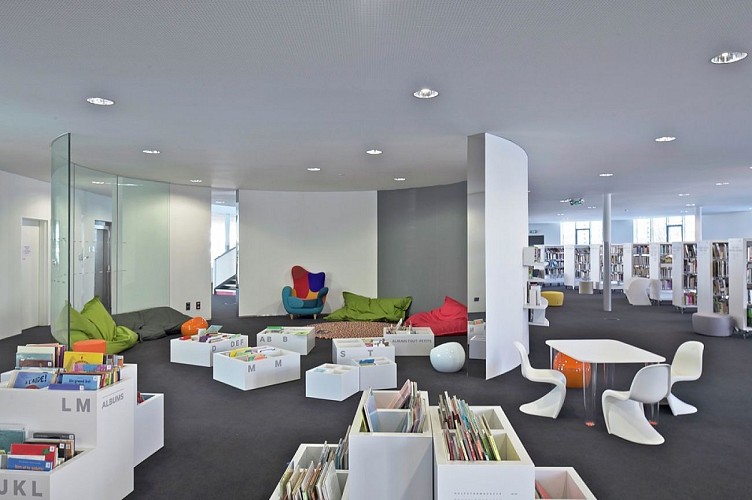 bibliothc3a8que-et-ludothc3a8que-projet-2016-pour-la-fertc3a9-bernard-france-philippe-fichet-architecte-photo-03