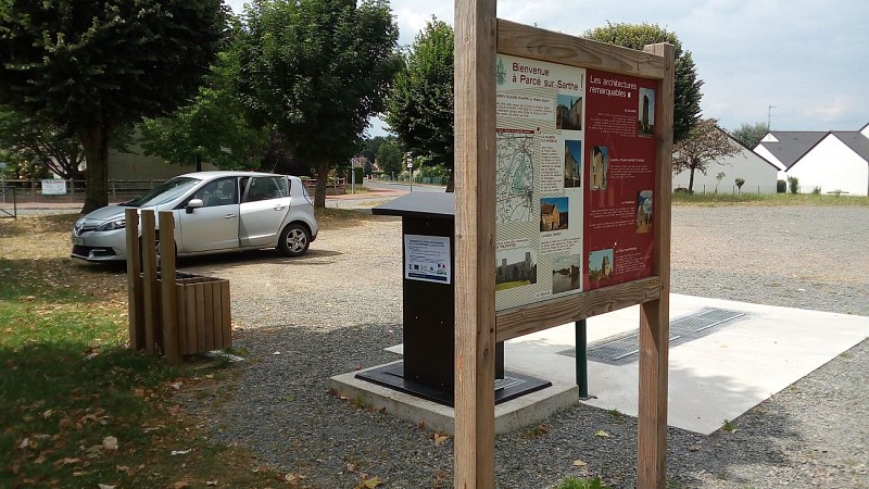 PHOTO BORNE+DALLE+POUBELLES+PANNEAU