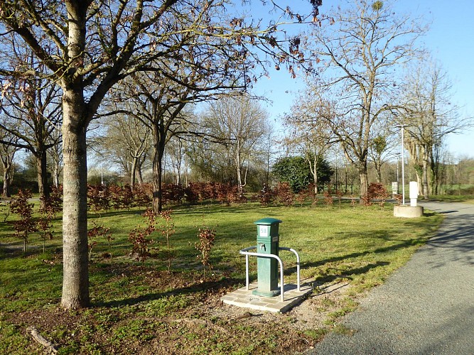 Camping du Sans Souci à Fresnay-sur-Sarthe - emplacements camping/camping-car