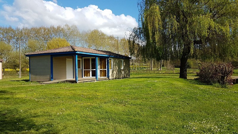 Chalet-bleu-camping-marigne-laille-72-le-mans