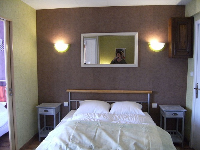 Meublé de Jupilles - Oisseau-le-Petit - chambre lit double
