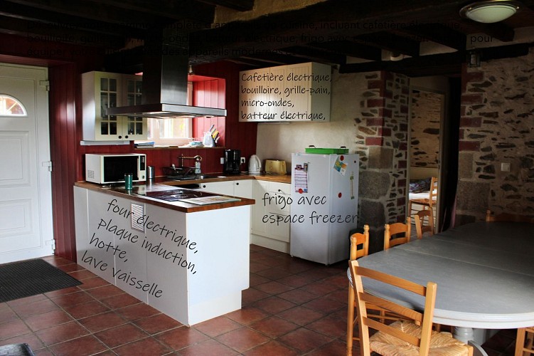Gîte La Souvelle - Saint-Georges-le-Gaultier - équipement cuisine