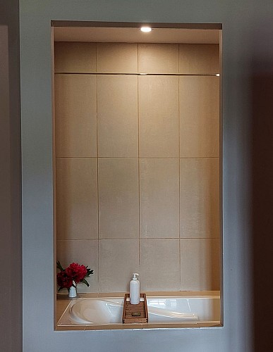 Chateau de Vaux (72130) - Salle de bains de la chambre Aubergine