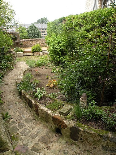 Meublé-M.Edouard-Le-Mans-72-HLO-G.VUE REMPART