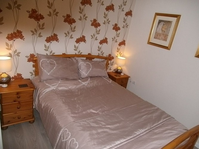 Le Petit Jarrier - appartement - Saint-Georges-le-Gaultier - chambre double