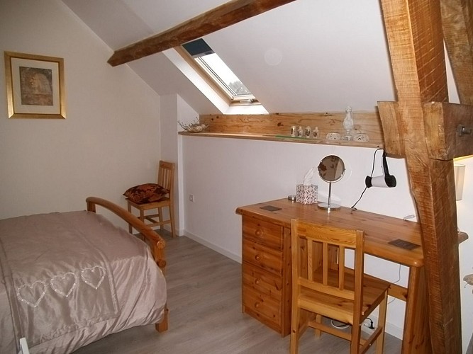 Le Petit Jarrier - appartement - Saint-Georges-le-Gaultier - chambre double