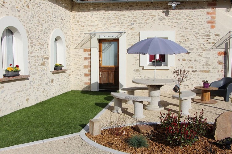 gite_rural_la_fleche_terrasse_cabane_hameau_des_deux_ailes