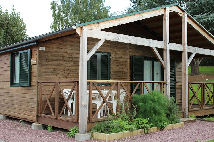 Chalets au Camping du Sans Souci à Fresnay-sur-Sarthe - extérieur