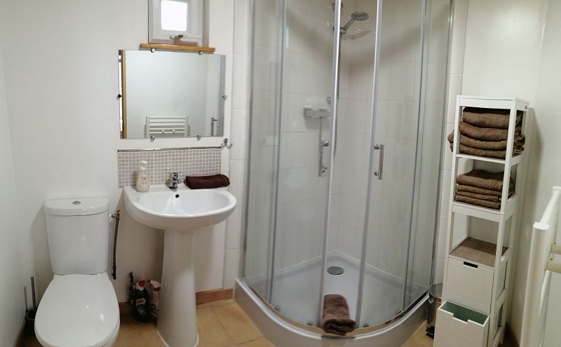 Le Grand Jarrier - gîte - Saint-Georges-le-Gaultier - salle de douche