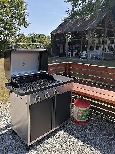 Le Grand Jarrier - gîte - Saint-Georges-le-Gaultier - barbecue gaz