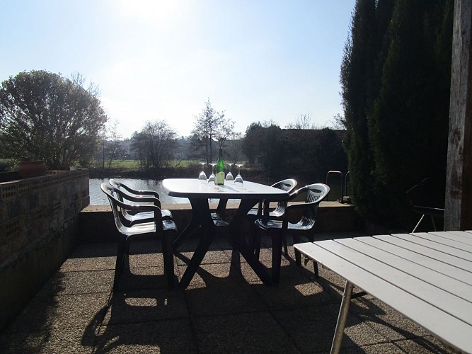 Meublé Le Bourgneuf - Fresnay-sur-Sarthe - jardin en bord de Sarthe