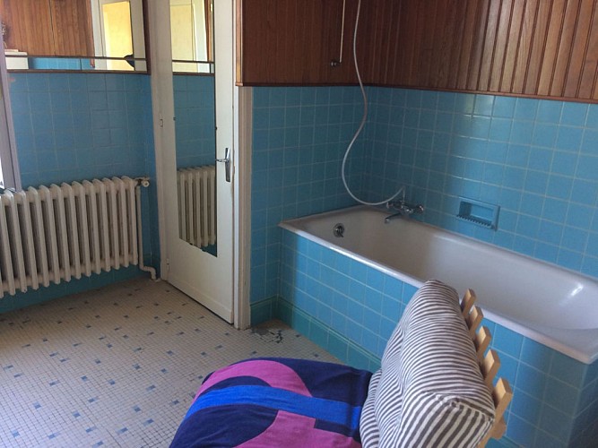 Meuble-Les-Terrasses-de-la-Sarthe-SDB