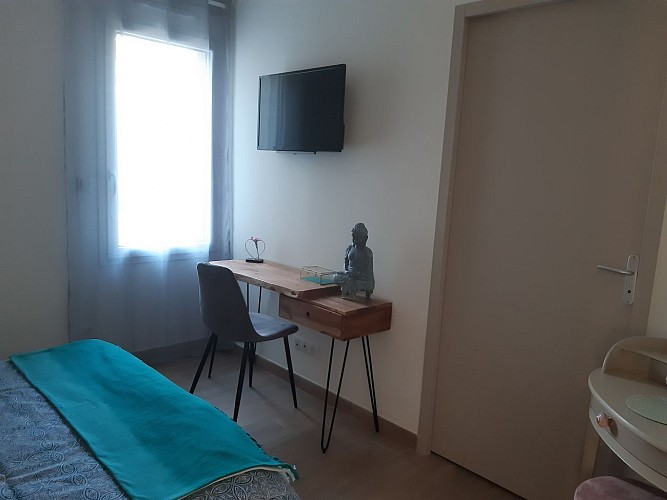 chambre-fleur-avec-fenetre